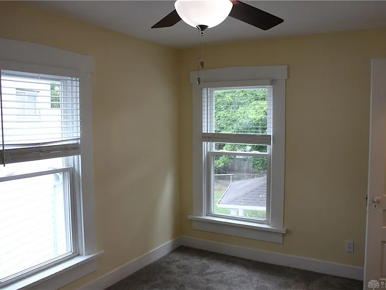 243 Oak St — Photo 12