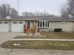 695 Goll Dr, Garner, IA 50438
