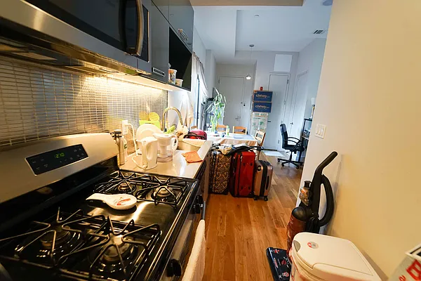 Rented by Manhattan Management LLC | media 41