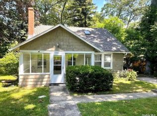 7 Chestnut St, Stony Brook, NY 11790