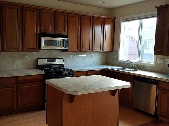3rd image of 3537 SE Ironwood Ave