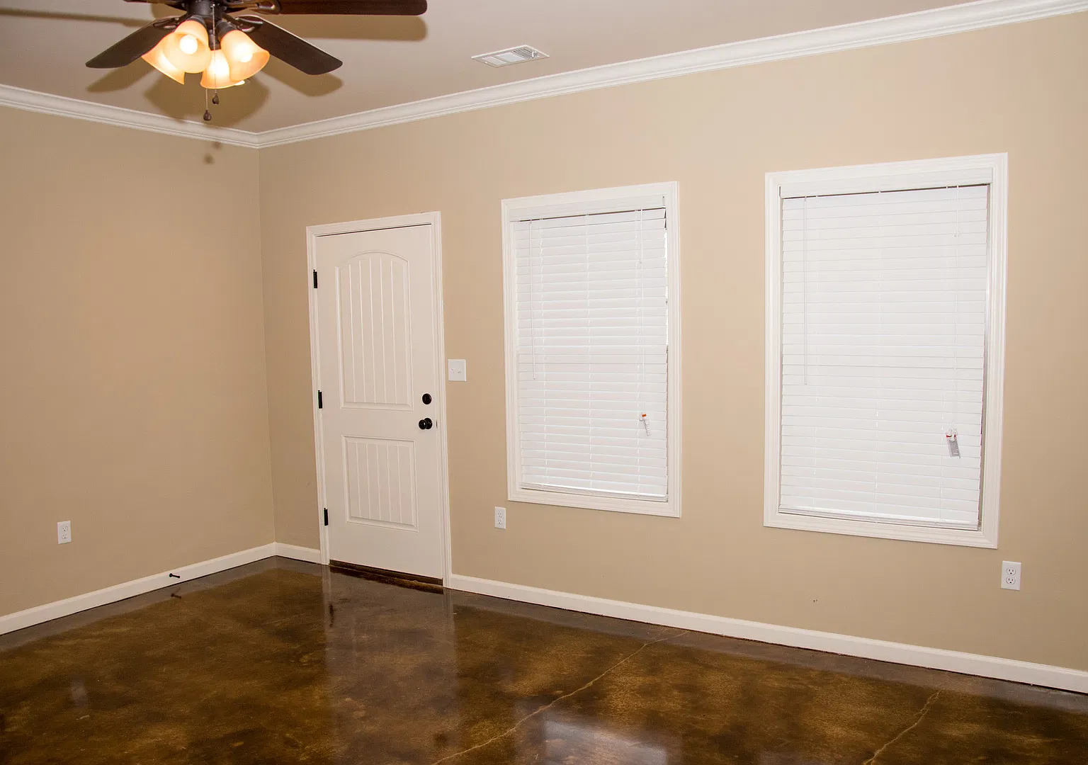 3903 Hill — Photo 3