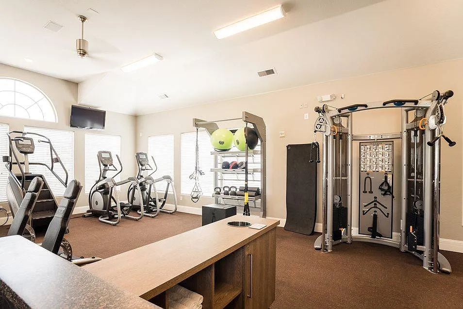 Regatta Apartments — Photo 4
