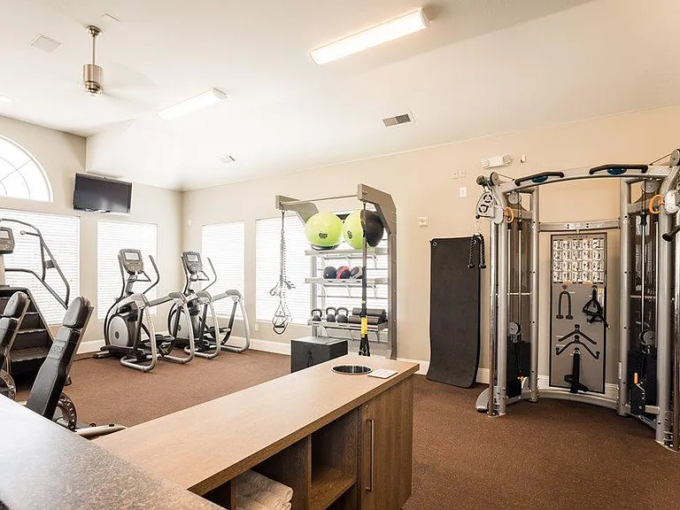 Regatta Apartments — Photo 4