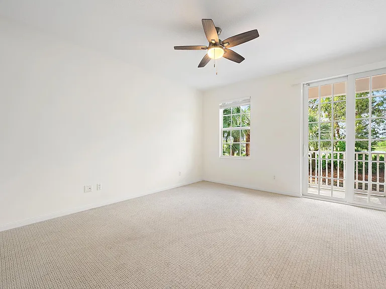 136 Ashley Ct — Photo 11