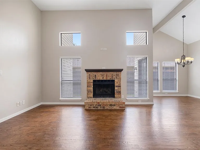 4424 Odessa Dr — Photo 13