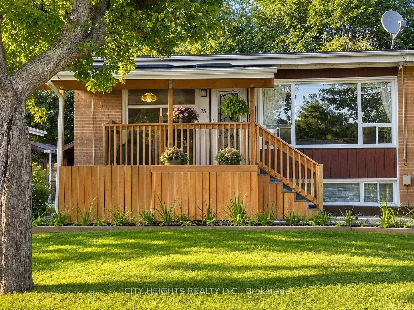 4 bed, $2,900 — Photo 1