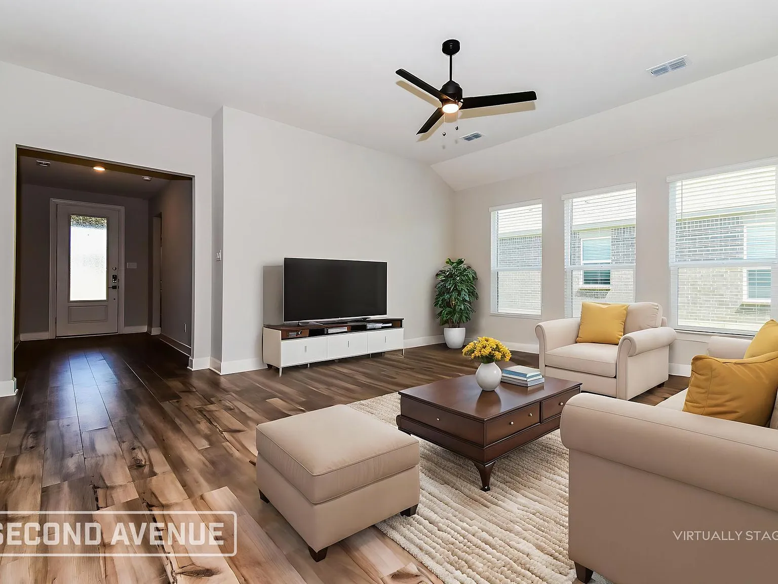 4 bed, 2.0 bath, 1801 sqft, $2,075 — Photo 2