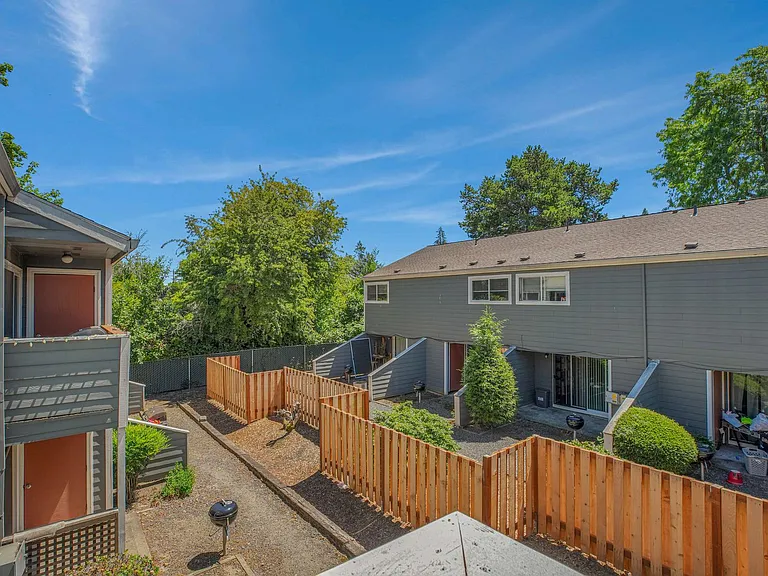 11900 SW Allen Blvd — Photo 1
