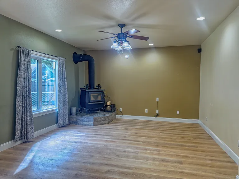 1850 Osborn Ct — Photo 16