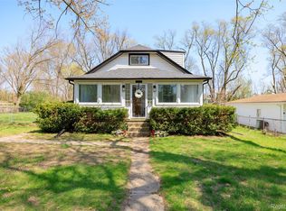 1545 Tanfield St, West Bloomfield, MI 48324
