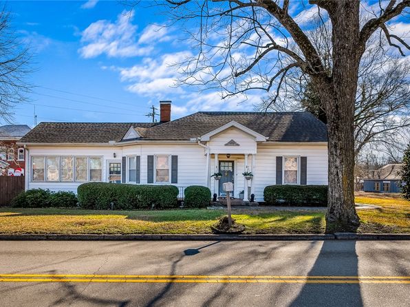 406 Anderson St, Belton, SC 29627
