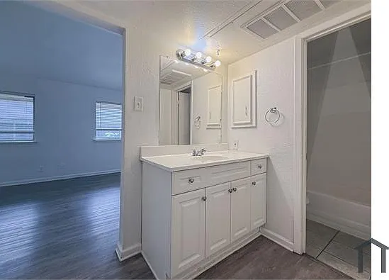 1518 N Haskell Ave #E1 — Photo 9