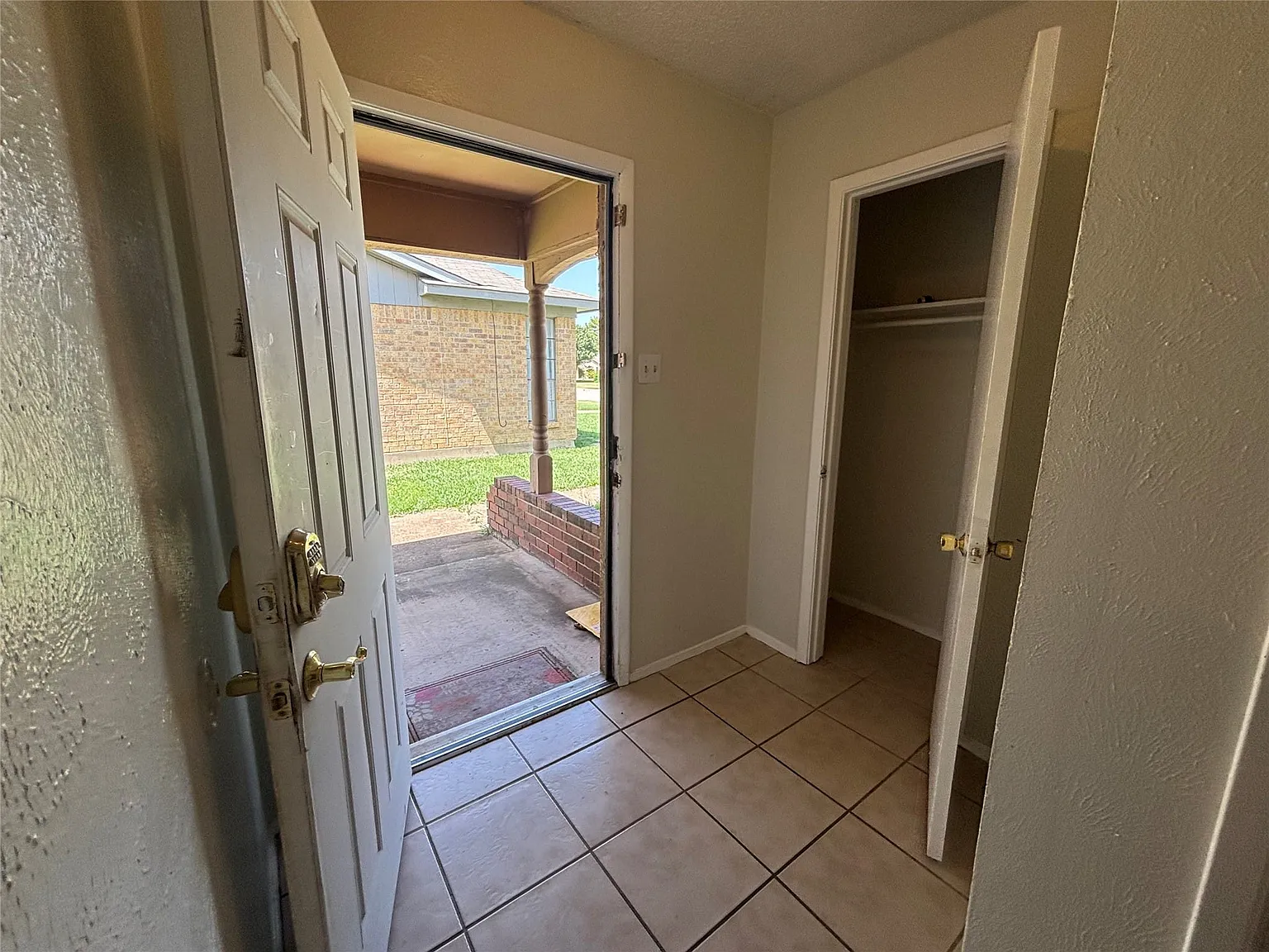 2 bed, 2.0 bath, 1300 sqft, $1,350 — Photo 3
