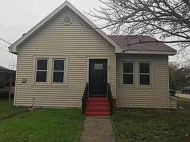 2nd image of 200 E Bonner Ave
