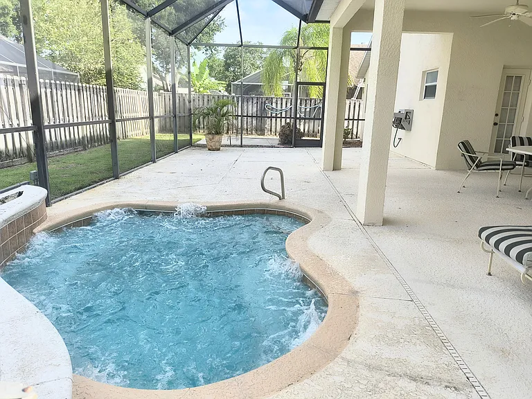 2035 Worchester Way — Photo 3