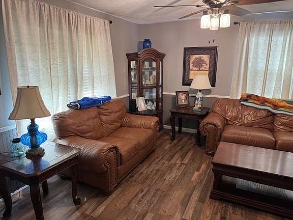 3rd image of 160 Tate Rd