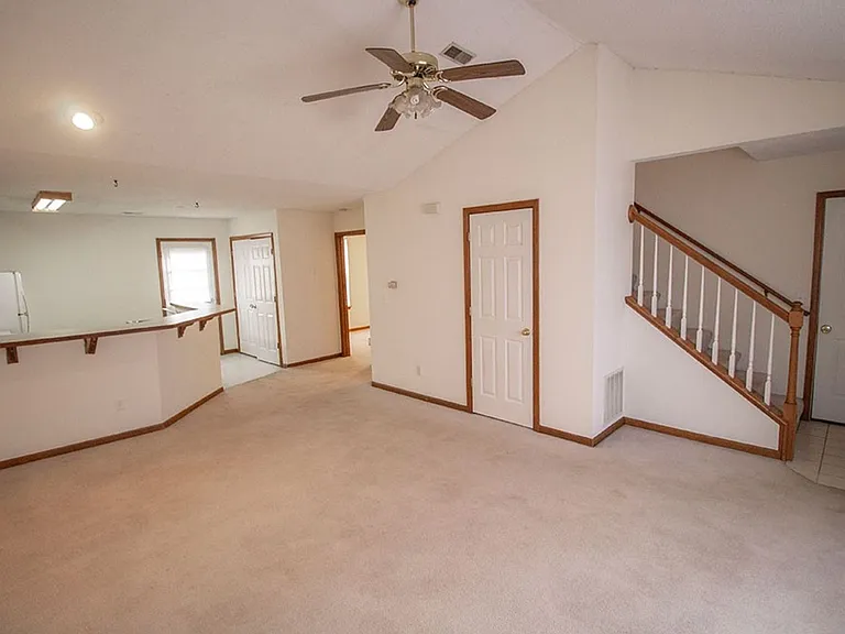 1318 Valley Creek Ln — Photo 3