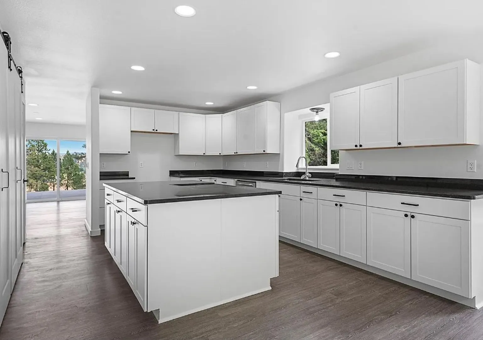 Newly renovated home on 8.9 acres — Photo 1