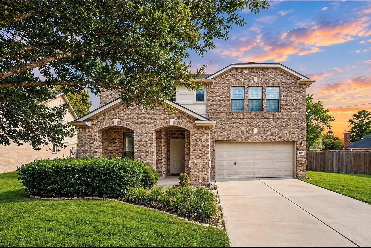 3 bed, 2.5 bath, 2791 sqft, $2,900 — Photo 1