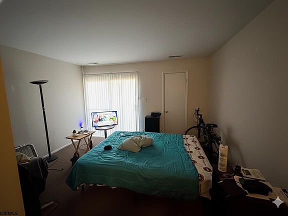 5th image of 406 Newton St #406