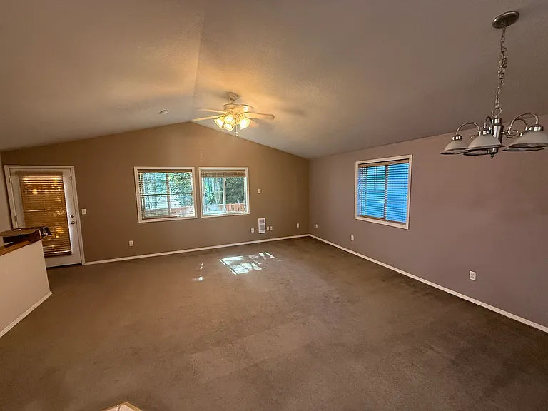 4906 NW 1st Ave — Photo 6