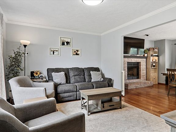 2nd image of 2805 Rocksbury Dr