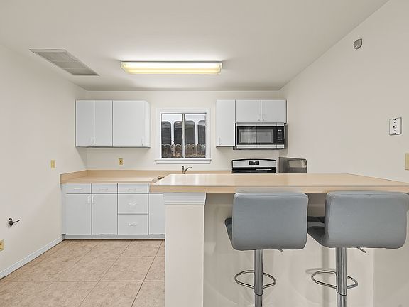 Kitchen and bar eating area