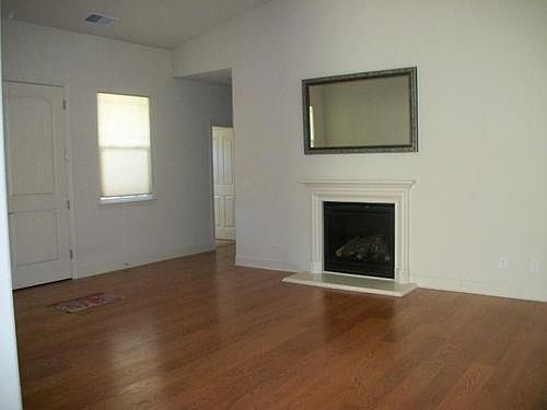4th image of 1246 Wrigley St