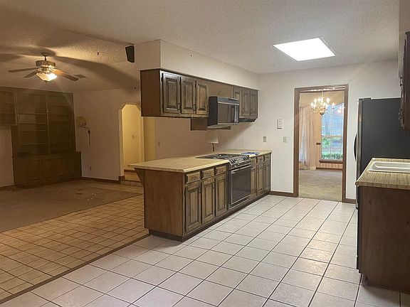 4th image of 107 Highland Oaks Ct N