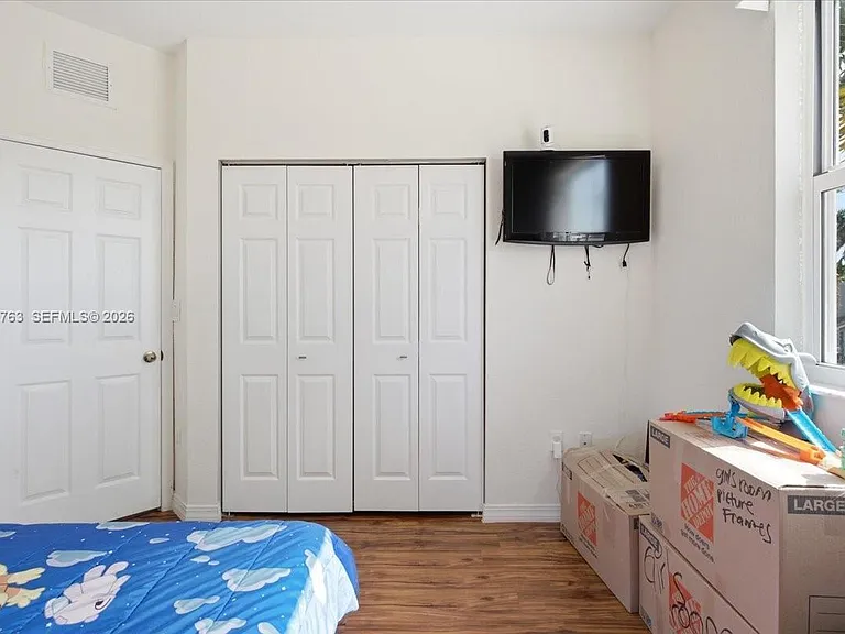 976 NE 42nd Ave #0 — Photo 19