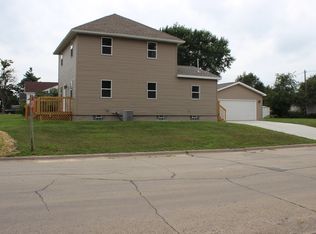 318 N Walnut St, Maquoketa, IA 52060
