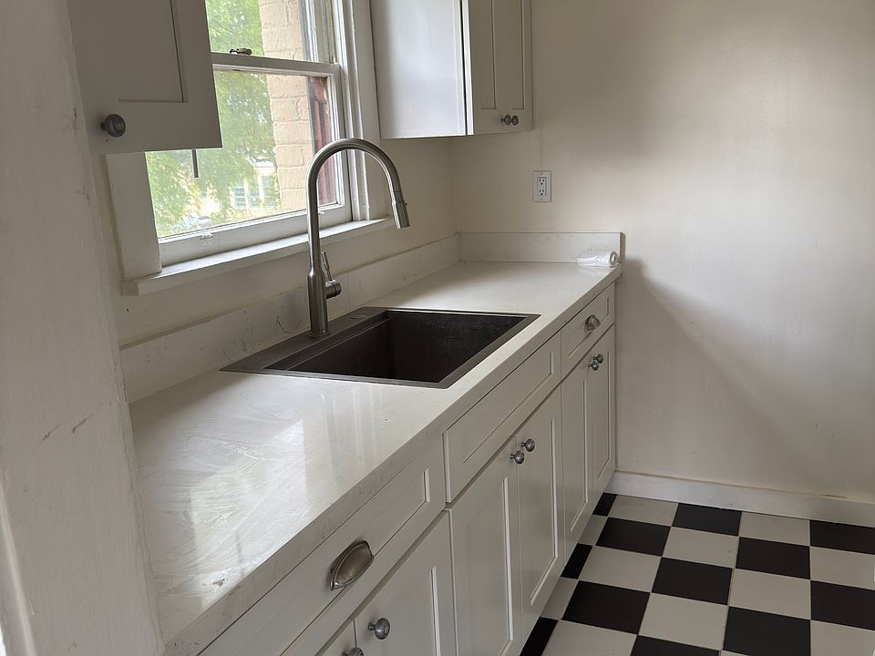 2nd image of 905 Diamond Ave #D1