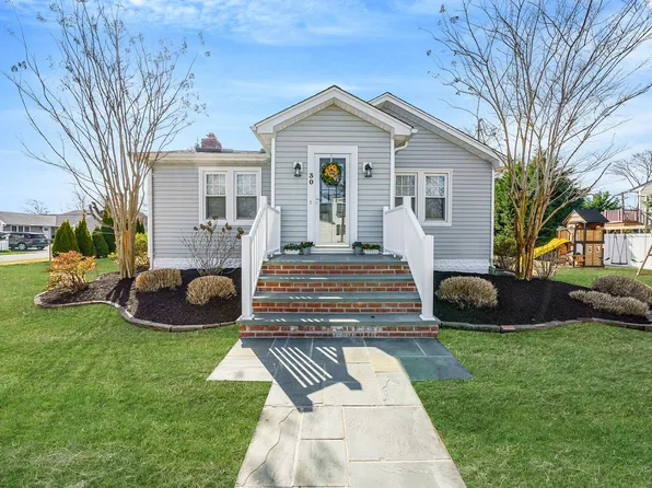 30 Hope Street, West Babylon, NY 11704