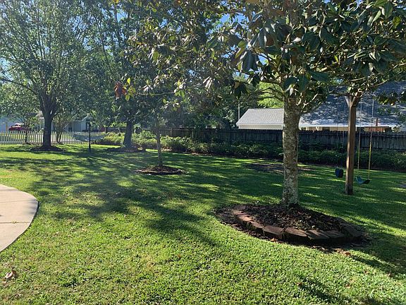 3rd image of 107 Lazy Creek Dr