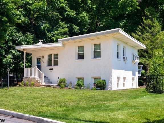 2nd image of 221 Lakeview Dr