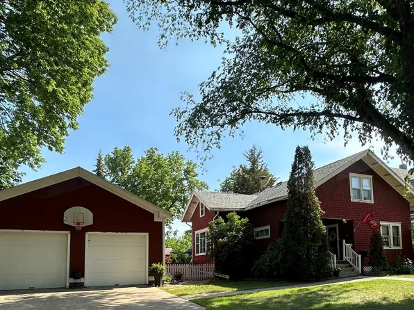 813 W 4th Ave, Mitchell, SD 57301