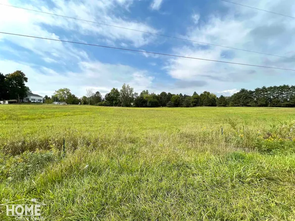 W Bennington Rd, Owosso, MI 48867