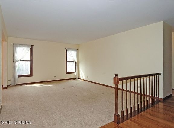 2nd image of 1605 Camelot Ln