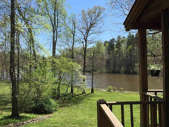 3rd image of 151 Blue Heron Ln
