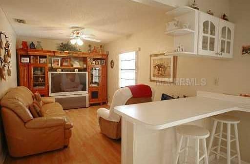 5th image of 10809 Roundview Ln