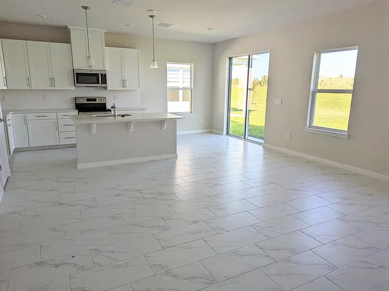 10597 SW Vasari Way — Photo 2