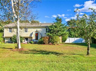 45 Caribou Dr, Norwich, CT 06360