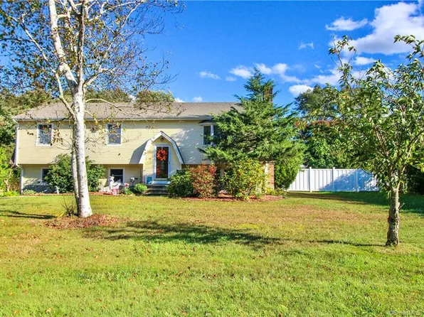 45 Caribou Dr, Norwich, CT 06360