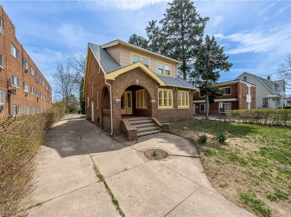 18428 Lake Shore Blvd, Cleveland, OH 44119
