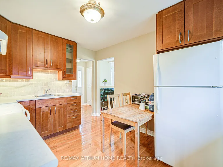 134 Fairglen Ave — Photo 22