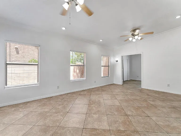 2560 Silver Shadow Dr — Photo 15