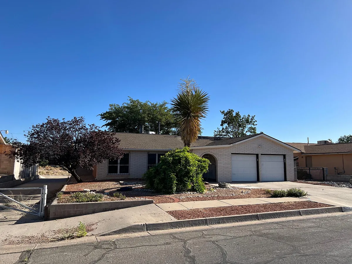 Building Photo - 8124 Ruidoso Rd NE