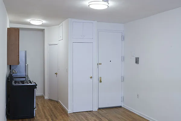 Rented by Voro, LLC | media 9