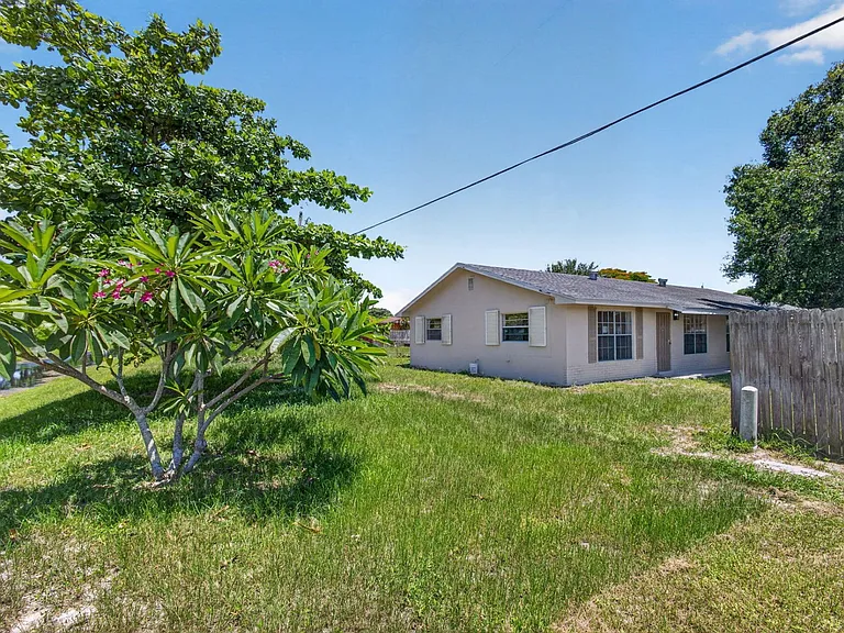 3943 Roan Ct W — Photo 34